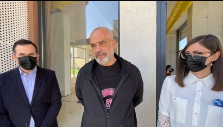 INSPEKTON QENDRËN E RE TEKNOLOGJIKE NË KORÇË/ Rama: Pjesë e planit tonë të veprimit në mandatin e tretë, do e shtrijmë…