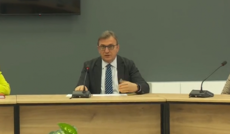 “SHQETËSUESE…”/ Brataj: Ja fshatrat që kanë numër të lartë infektimesh nga COVID-19
