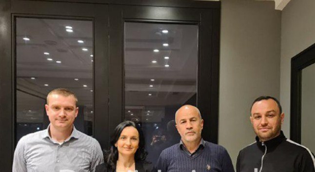 MESAZH PAQEJE PARA ZGJEDHJEVE/ Ramazani “bashkon” PS-PD në Durrës (FOTO)