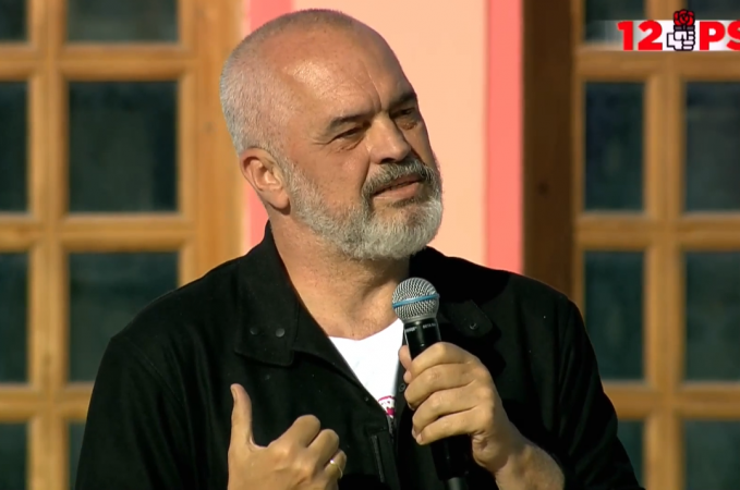 TALLET “KEQ” ME METËN/ Rama nga Vlora: Më thanë se do të dekorojë parukiere ose mbase dekoron dhe Ismail Qemalin