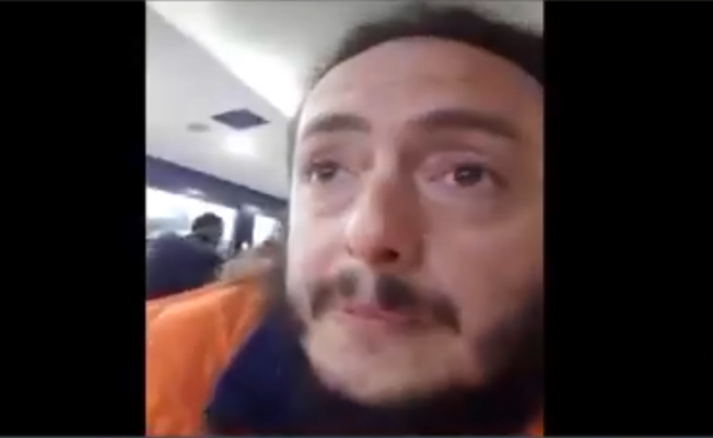 PEZULLIMI I FLUTURIMEVE/ Kontrollori kamikaz, që ka marrë peng Aeroportin e Rinasit: Ju kam mbajtur by**ën në ajër 23 vjet (VIDEO)