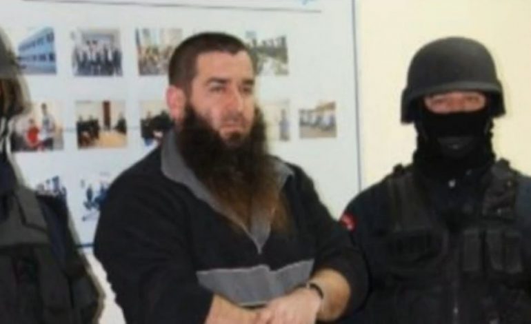 DALIN DETAJET/ Ky është autori i plagosjes sot në Kavajë: Me dy mbiemra, i kërkuar nga Interpol Roma për vrasje