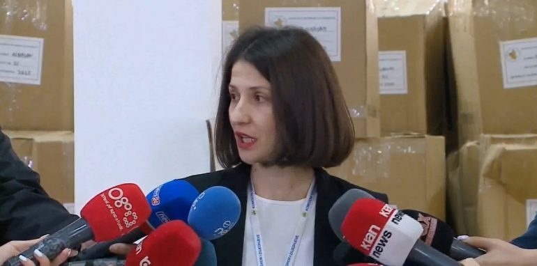 SHPËRNDAHEN MATERIALET ZGJEDHORE/ Zëdhënësja e KQZ: Procesi mori hovin përfundimtar, nesër vijojmë…