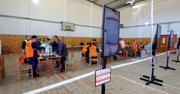 ZGJEDHJET/ Numërohen 497 nga 511 kuti në Qarkun Elbasan. PS në avantazh, PD…