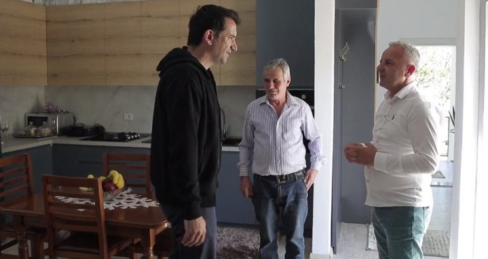 “PAS ZGJEDHJEVE VIJON PUNA”/ Veliaj vizitë në shtëpinë e familjes Zhullima në Farkë: Të gjithë bashkë…