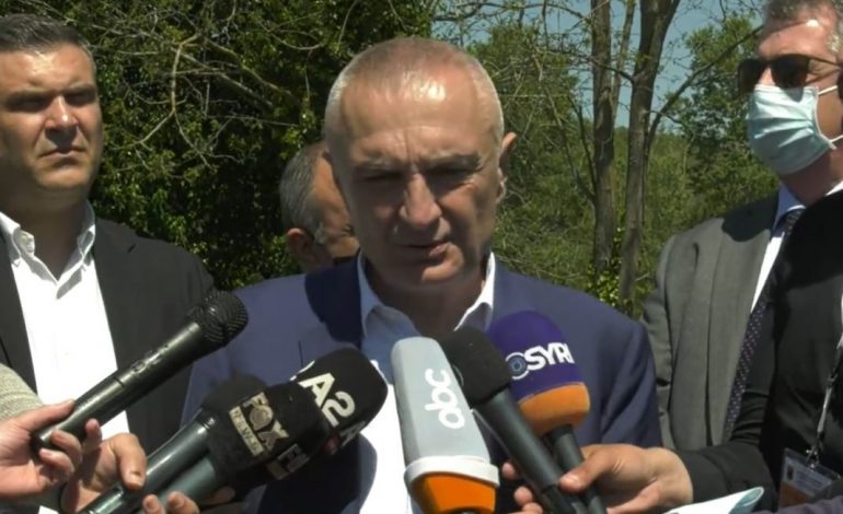 ZGJEDHJET/ Shkon në Shijak, Meta: Për çdo shqetësim kam këtu këshilltarët