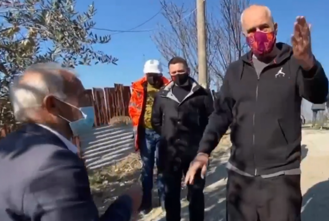 IU SHKATËRRUA SHTËPIA NGA TËRMETI/ Rama publikon VIDEON e të moshuarit: Asgjë s’është e pamundur…