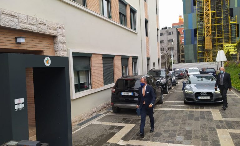 TRE DITË PARA ZGJEDHJEVE/ Yuri Kim dhe Luigji Soreca shkojnë në KQZ