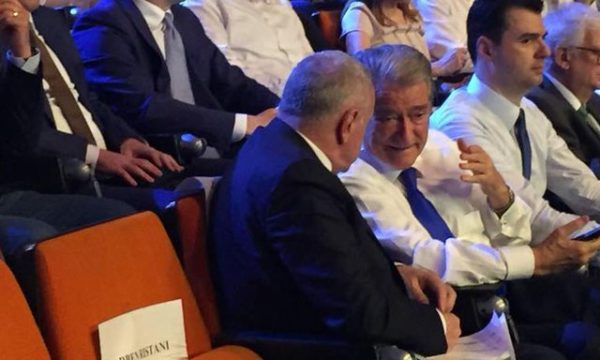 VAKSINAT KINEZE/ Si u detyrua drejtori i CDC të përgënjeshtrojë mediat dhe Saliun e Tritanin e Shqipërisë