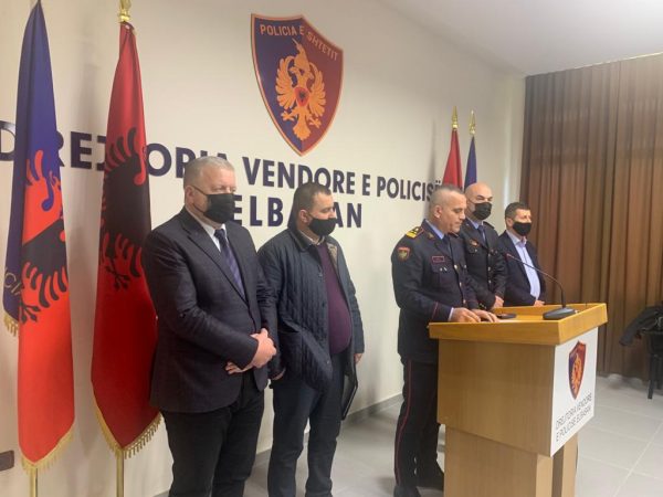 NGJARJA TRONDITËSE NË ELBASAN/ Ardi Veliu: Tre akuza për Arbër Paplekaj, 10 të tjerë në pranga, 1 në kërkim