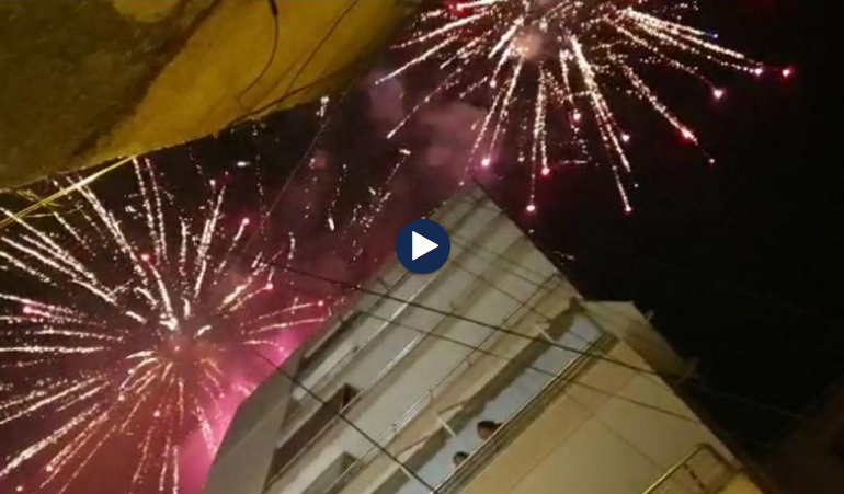 ZGJEDHJET 2021/ Entuziazëm në Elbasan, Partia Socialiste ndez fishekzjarret e “fitores” (VIDEO)
