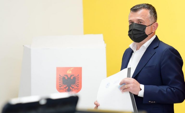 “QYTETARËT TË DALIN…”/ Balla voton në Librazhd: Humbësi të pranojë rezultatin