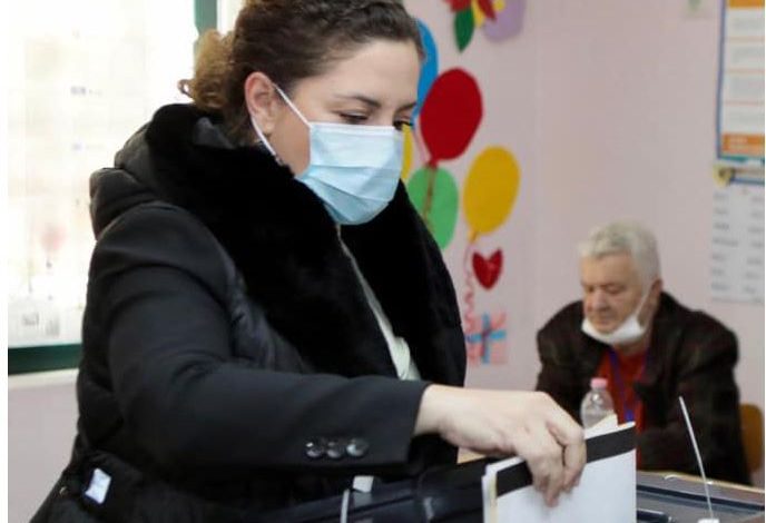 POLITIKA VOTON/ Xhaçka Thirrje për pjesëmarrje: 25 prilli dita që do të ndajë 2 botë dhe 2 vizione të ndryshme për Shqipërinë