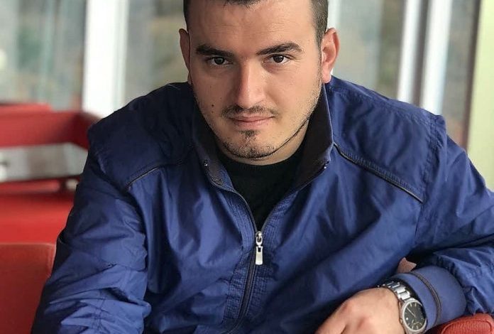 “HEROI I QYTETIT TONË”/ Veliaj i vendos emrin e dëshmorit “Arjan Sala” një rruge në Laprakë
