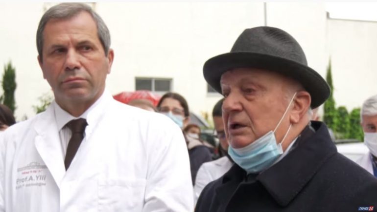 HUMBI JETËN NGA COVID-19/ Babai i mjekut Geron Husi flet mes lotësh: Plagë e madhe…