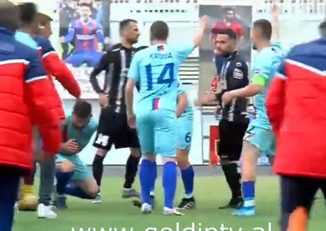 SKANDAL/ Plas sherri në fundin e ndeshjes, Obanor godet me stil “kung-fu” futbollistin e Vllaznisë (VIDEO)