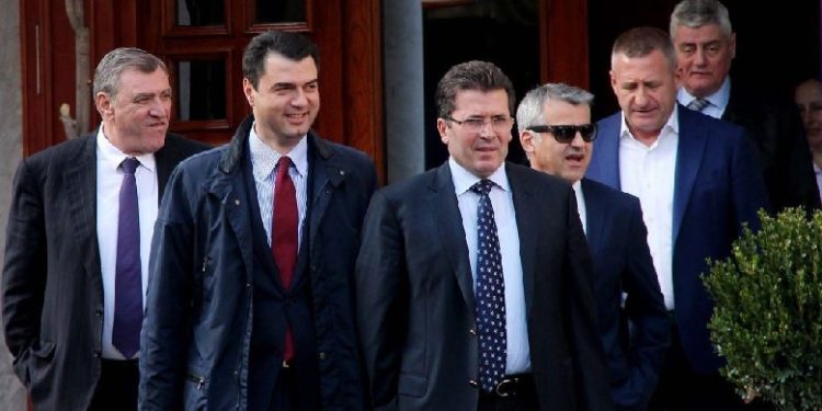 GJASHTË FANTASTIKËT/ Si u shkëmoqën partitë e vogla të së djathtës për një vend deputeti