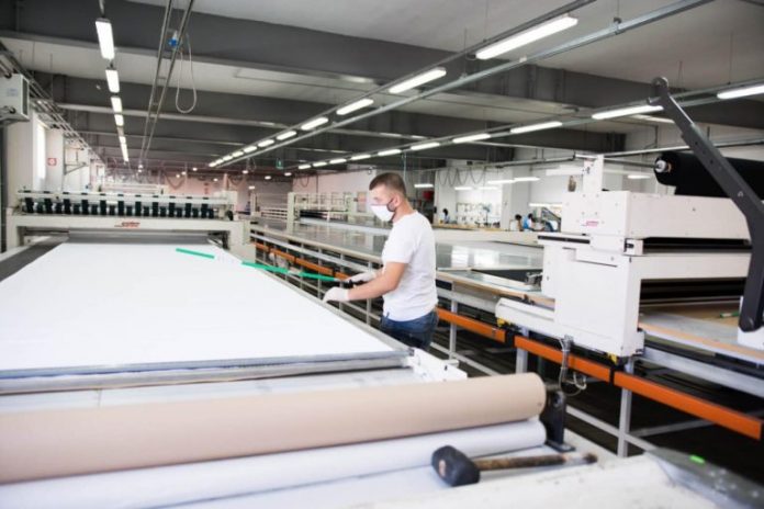 “U SHPËTUAN 50 MIJË VENDE PUNE”/ Me tërmetin e pandeminë rritja ekonomike 3% në tremujorin e fundit të 2020-s