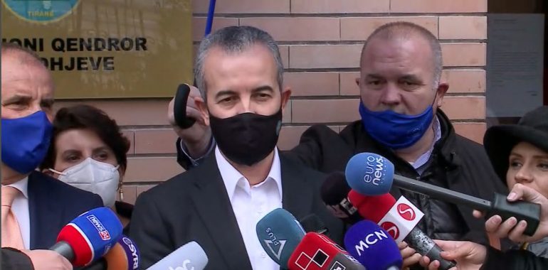 ZGJEDHJET/ Celibashi flet pas takimit me ambasadorët Kim e Soreca: I informova mbi të gjitha masat…