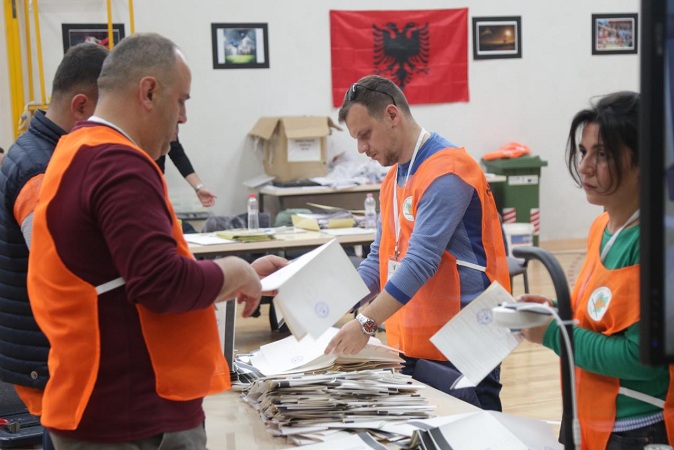 ZGJEDHJET/ Tërhiqen komisionerët demokrat në Librazhd, ndërpritet procesi i numërimit të votave për kandidatët