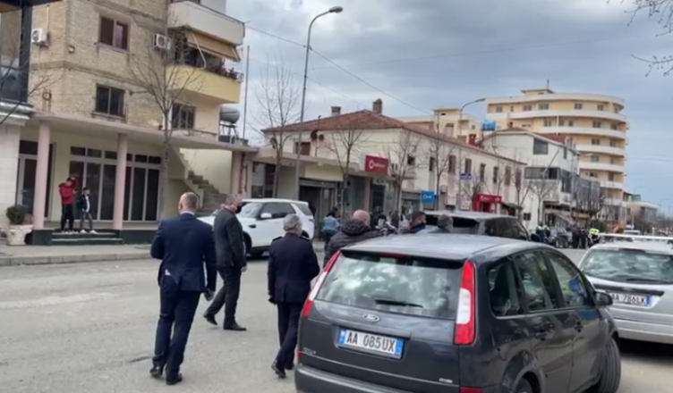 PËRPLASJA ME ARMË NË MAMURRAS/ Ja çfarë vendos gjykata për policin e arrestuar dhe vëllezërit Fufi