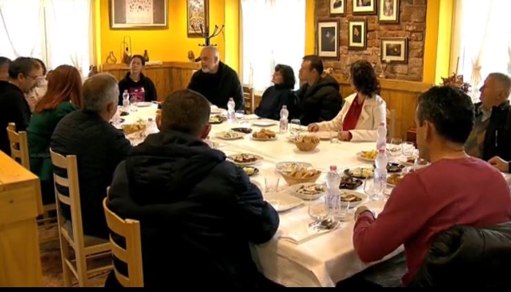 DREKË DHE BATUTA ME “OLIGARKËT E PUNËS NË BUJQËSI”/ Rama: Unë këtë punë bëj, bëj reklama për argoturizmin, kjo është e ardhmja