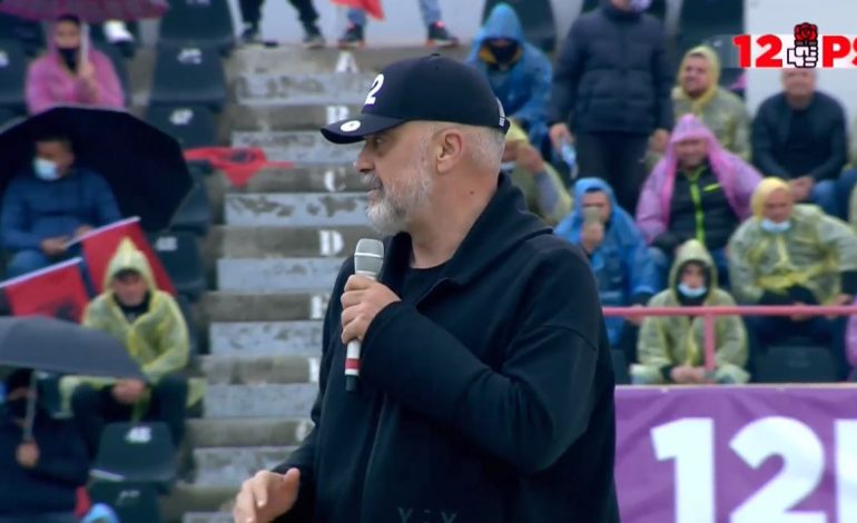 PS MBUSH STADIUMI NË ELBASAN/ Rama lexon LIVE numrin e ID: Kujt i duhet? Është si të marrin targën