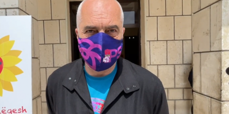“ËSHTË E SUKSSESHME”/ Rama për vaksinën kineze: Mos bini pre e hienave dhe kukuvajkave, e preferuar…