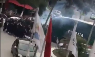 SUPERIORJA MË AFËR SE KURRË/ Tifozët surprizojnë Egnatian. Ndalojnë autobusin e skuadrës dhe… (VIDEO)