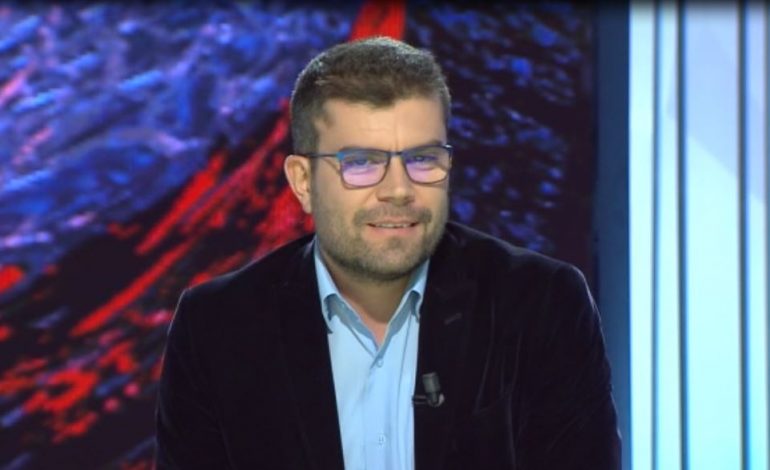 DEKLARATA E RËNDË/ Pedagogu: Shqiptarët janë më keq se prostitutat, që shesin votat për 5 mijë lekë