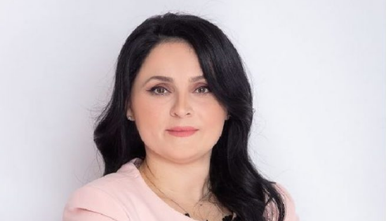 “KAM FORCË PËR T´U MATUR ME SFIDAT”/ Teuta Ramaj, kandidatja e PS në Vlorë: Është përgjegjësi që më është besuar nga Komuniteti Çam