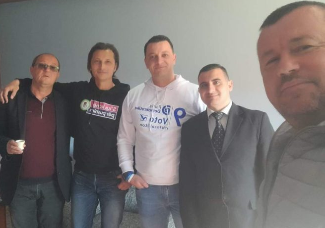 PAVARËSISHT GARËS/ Kryetari i PD-së dhe kandidati i PS-së “bëhen bashkë” në Vlorë, Ilir Meta i vetmi që shkakton tensione