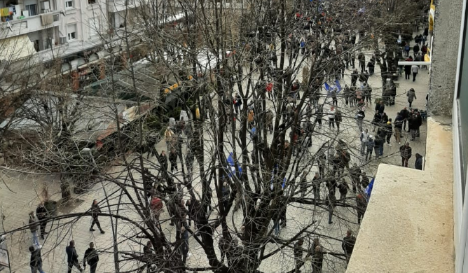 NJËRA PAS TJETRËS/ Basha BRAKTISET edhe në Korçë gjatë mitingut elektoral (PAMJET)