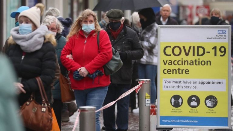 COVID-19/ Britania e Madhe vaksinon 60% të popullsisë së rritur, 3 në 5 qytetarë kanë marrë dozën e parë