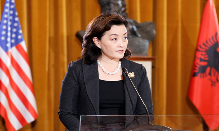 TËRHEQJA E TRUPAVE NGA AFGANISTANI/ Ambasadorja Kim: SHBA do t’i jetë përgjithmonë mirënjohëse Shqipërisë për sakrificat…