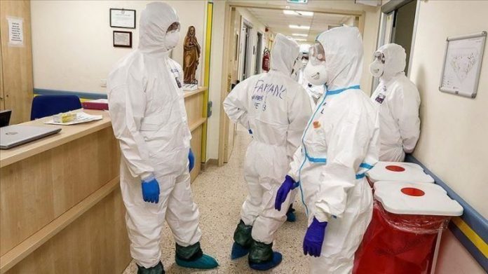 COVID-19/ Italia bën të detyrueshëm vaksinimin për personelin mjekësor dhe farmacistët