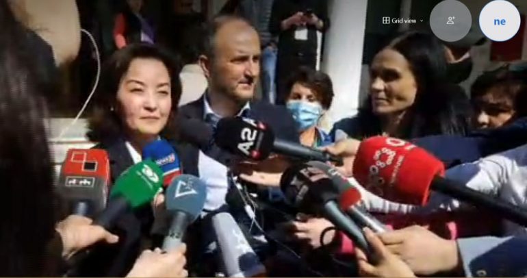 PROCESI ZGJEDHOR/ Ambasadorja Kim thirrje politikanëve nga Durrësi: Shqiptarëve iu intereson vendi i tyre