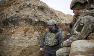 PRAG LUFTE? Kremlini paralajmëron rifillimin e luftimeve në Ukrainën lindore, dërgon trupa dhe armatime