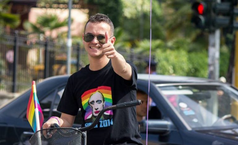 ZGJEDHJET/ Kristi Pinderi: Do votoja PD po të isha në Shqipëri, se ata përfaqësojnë kauzën gay