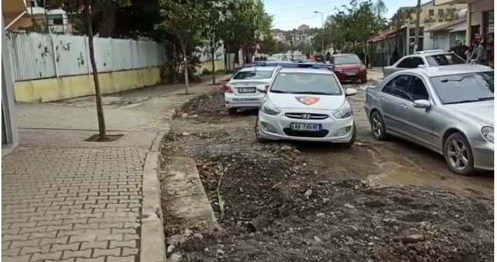 GJENDET NJË DRITARE E HAPUR NË KZAZ E KURBINIT/ Pezullohet shpërndarja e materialeve zgjedhore