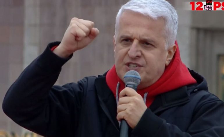 NUK SIGUROI MANDATIN E DEPUTETIT/ Reagon Pandeli Majko: 19-ta kërkon leje për tu ulur në…