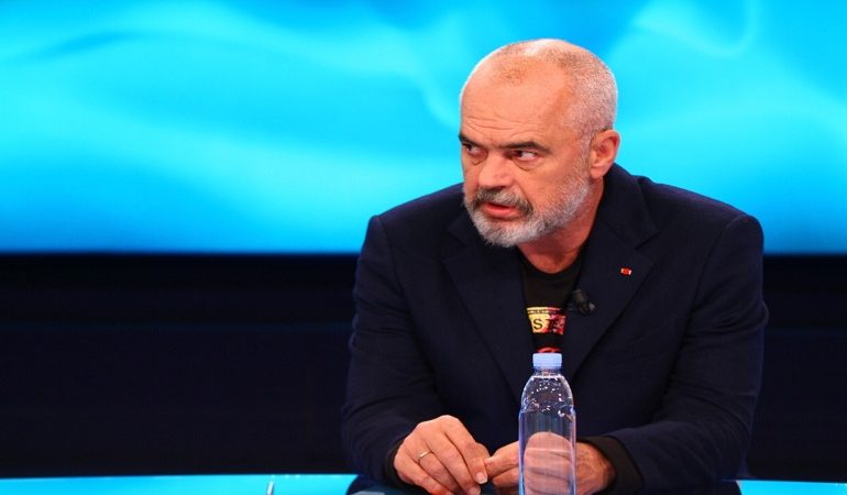 ZAHO FLET GJATË MBYLLJES SË FUSHATËS NË VLORË/ Rama tregon se çfarë i kërkoi djali i tij i vogël