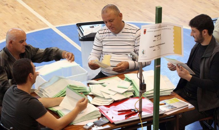 ZGJEDHJET/ Numërohen të gjitha votat në Durrës: PS 8 mandate, PD 6. Asnjë deputet për LSI