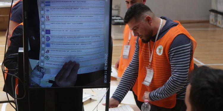ZGJEDHJET/ Rezultatet e fundit për Tiranën: 324 kuti të numëruara, kryeson PS me…