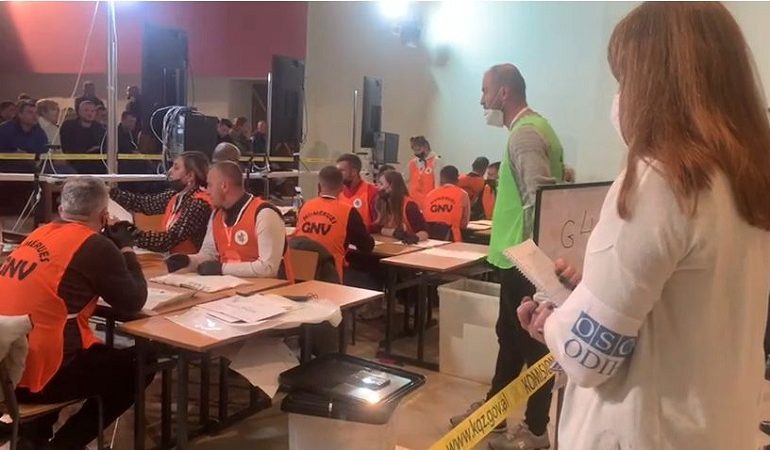 ZGJEDHJET/ Numërohet shumica e kutive në Mallakastër e Patos. Partia Socialiste në avantazh