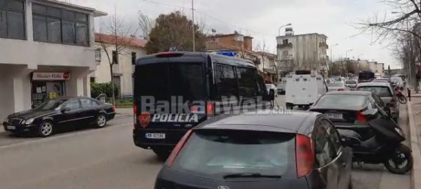 PLAGOSJA E TREFISHTË NË MAMURRAS/ Shoqërohen dy vëllezërit Fufi, në automjetin që nuk iu bind Policisë udhëtonin tre persona