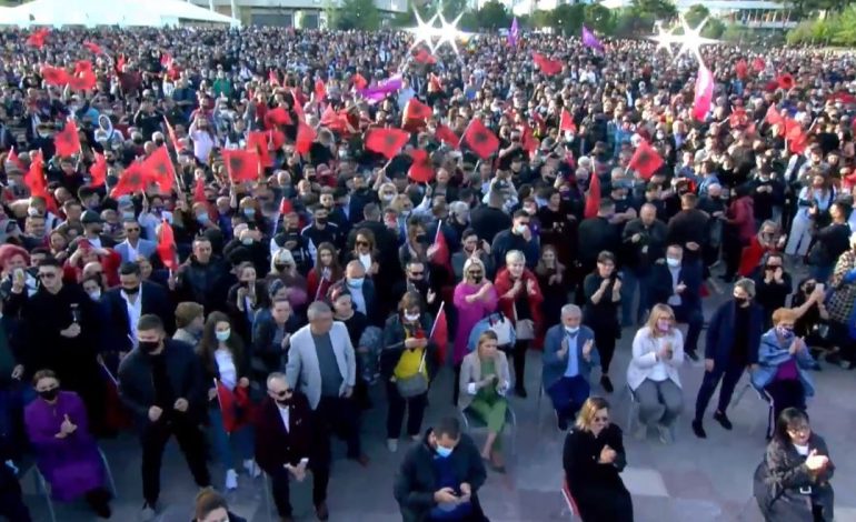 PAMJET E FUNDIT/ Mijëra qytetarë në sheshin “Skënderbej”, PS feston marrjen e mandatit të tretë. Rama: Shqipëria fitoi