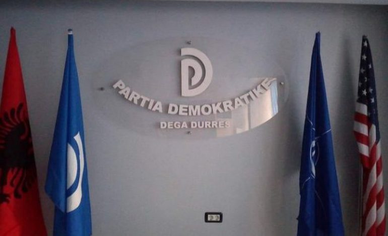 “PLAS” SHERRI/ Nënkryetari i PD në Durrës shoqërohet në komisariat së bashku me…