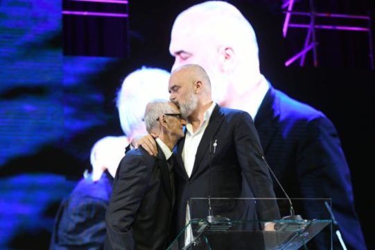 “FALENDEROJ RAMËN…”/ Ndahet nga jeta socialisti më i vjetër që ngriti në këmbë Kongresin e PS