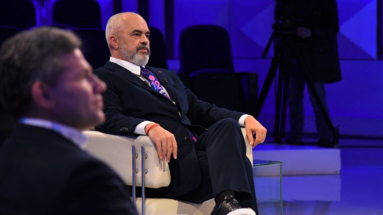 EKZEKUTIMI NË ELBASAN/ Rama: Paramilitarët ndaluan 1 njeri, gjithçka u…